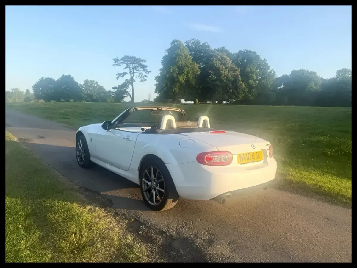 Begagnad Mazda MX5 20th Anniversary 126 HK (92 kW) 2010 Vit Cab