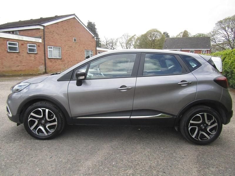 Used Renault Captur Dynamique 90 HP (66 kW) 2017 Grey SUV