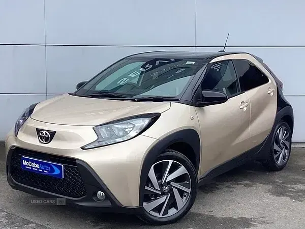 Used Toyota Aygo X 72 HP (52 kW) 2025 Beige SUV