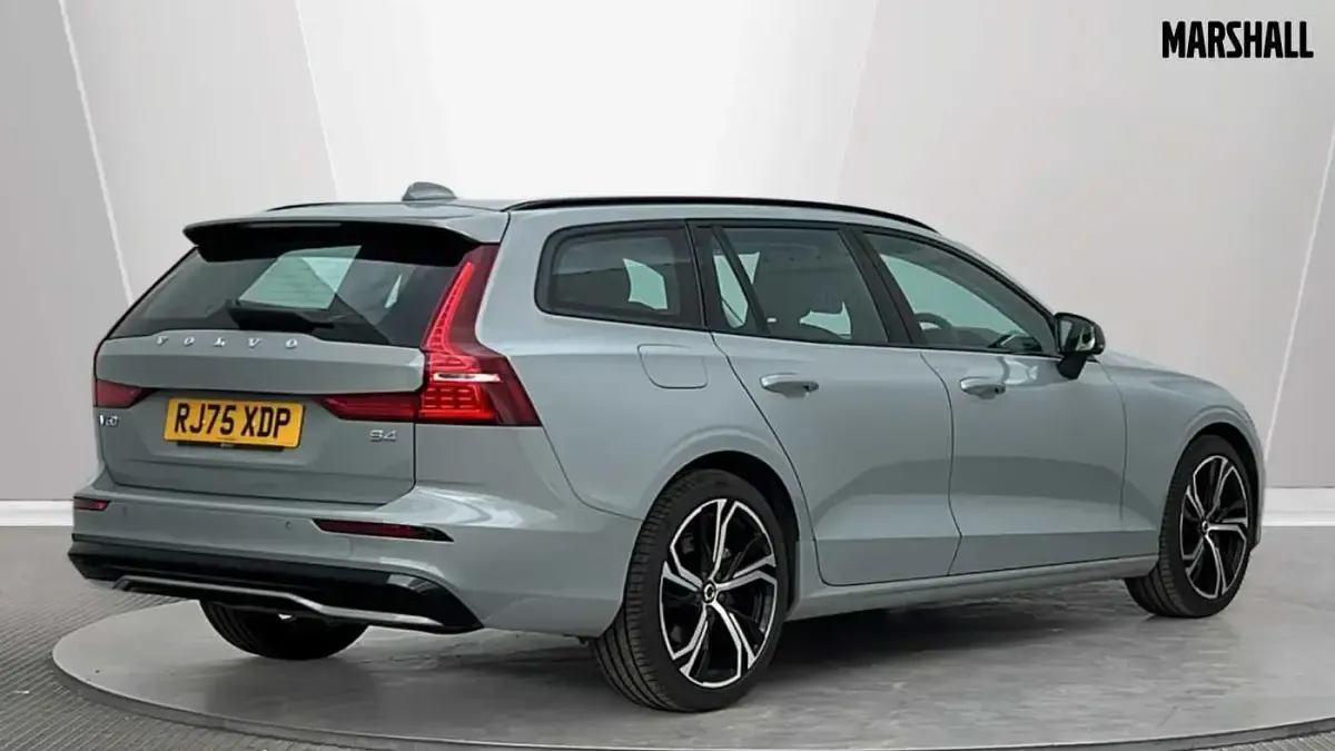 Used Volvo V60 Plus 194 HP (142 kW) 2025 Grey Estate