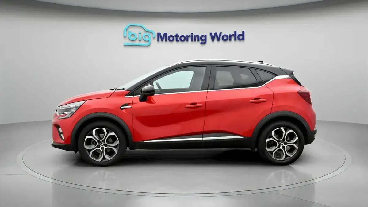 Used Renault Captur Techno 143 HP (105 kW) 2023 Red/black SUV