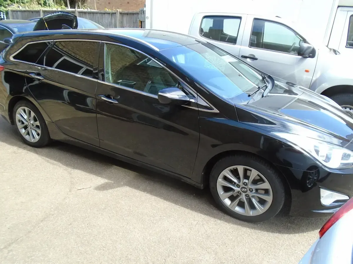 Used Hyundai i40 Style 136 HP (100 kW) 2014 Black Estate