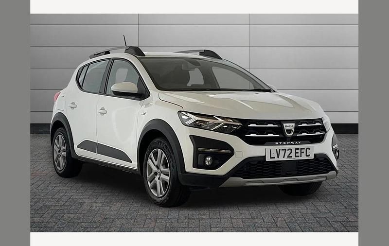 Used Dacia Sandero Comfort 90 HP (66 kW) 2022 White SUV