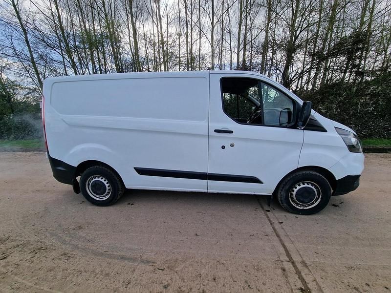 Used Ford Transit Custom 105 HP (77 kW) 2018 White Van