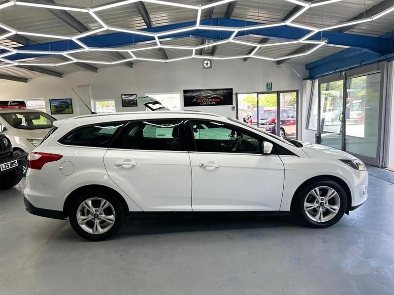 Used Ford Focus Zetec 2014 White Estate
