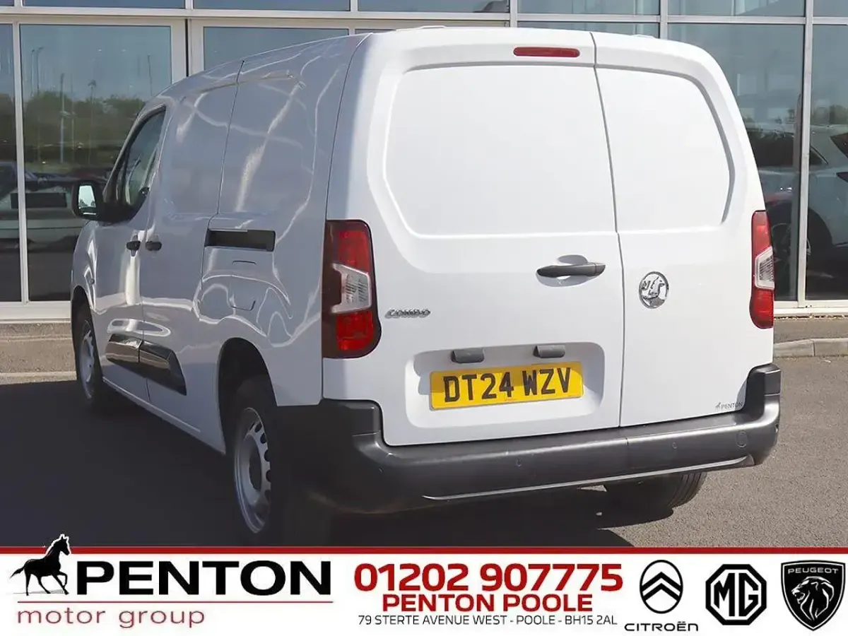 Second-hand Vauxhall Combo S 100 CP (73 kW) 2024 Alb Monovolum