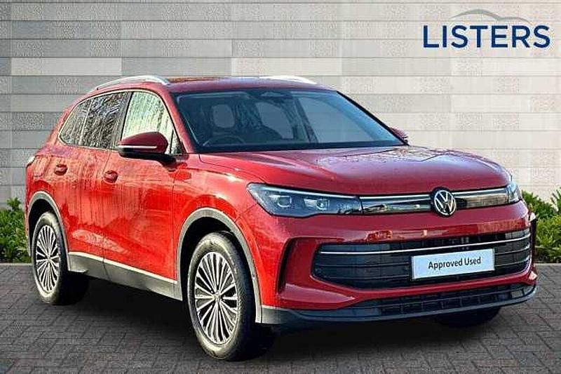 Persimmon red New 2025 VW Tiguan Match SUV | £34,995 - Image 1/4