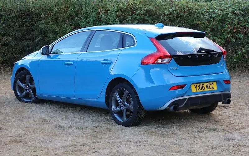 Used Volvo V40 R-Design 122 HP (89 kW) 2019 Hatchback