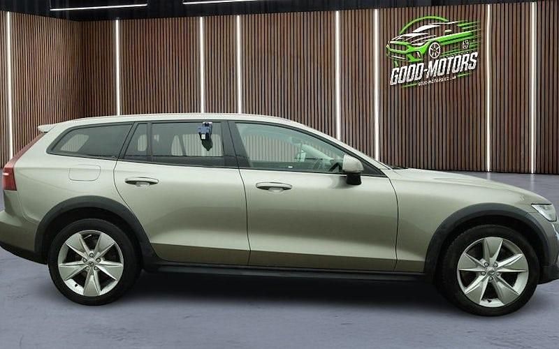Used Volvo V60 CC Plus 190 HP (139 kW) 2019 Grey Estate