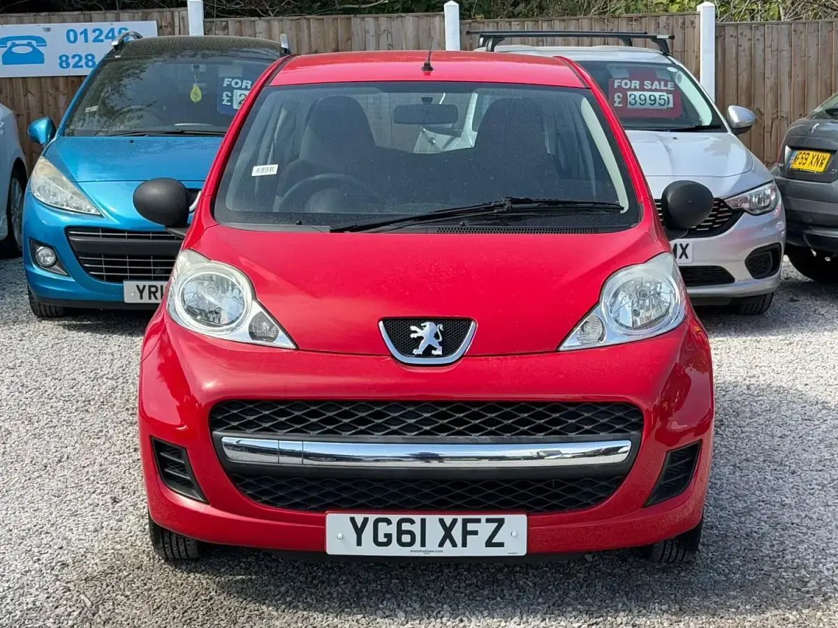 Used Peugeot 107 68 HP (50 kW) 2011 Red Hatchback
