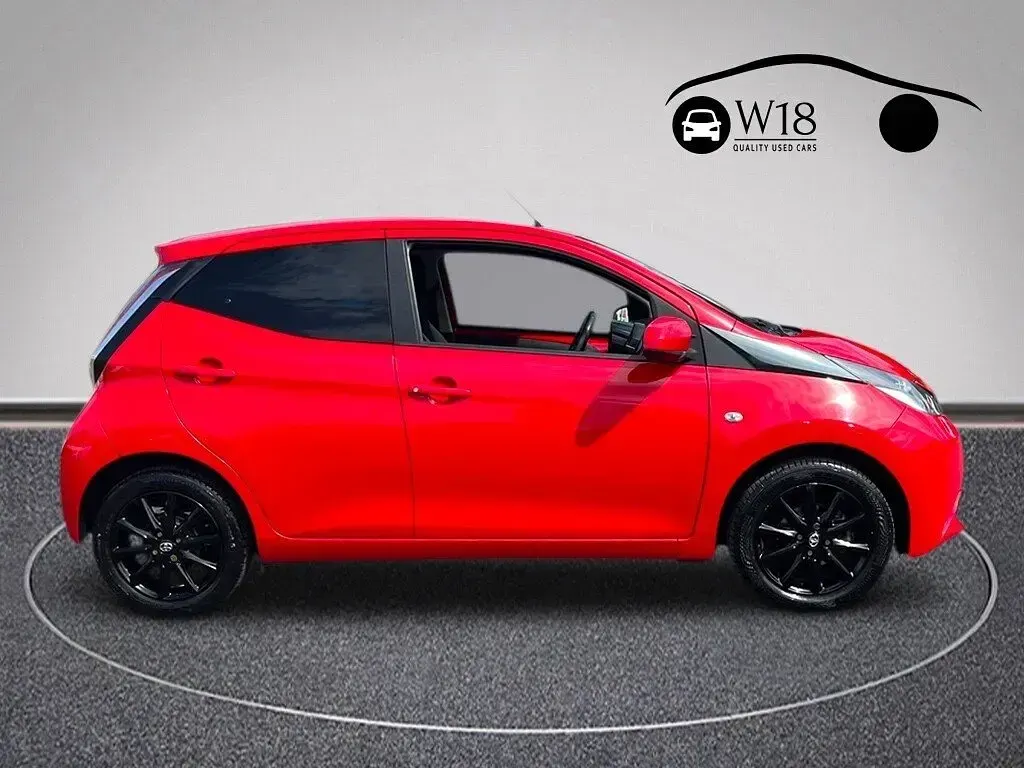Used Toyota Aygo x-style 68 HP (50 kW) 2017 Red Hatchback