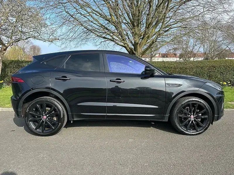 Usado Jaguar E-Pace R-Dynamic 180 HP (132 kW) 2019 Preto SUV