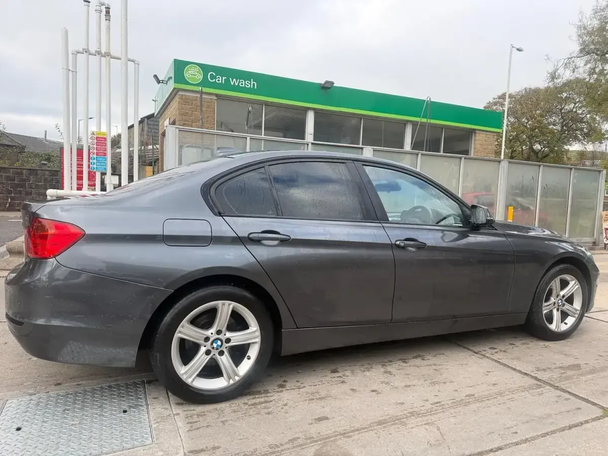 Begagnad BMW 320 2014 Grå Sedan