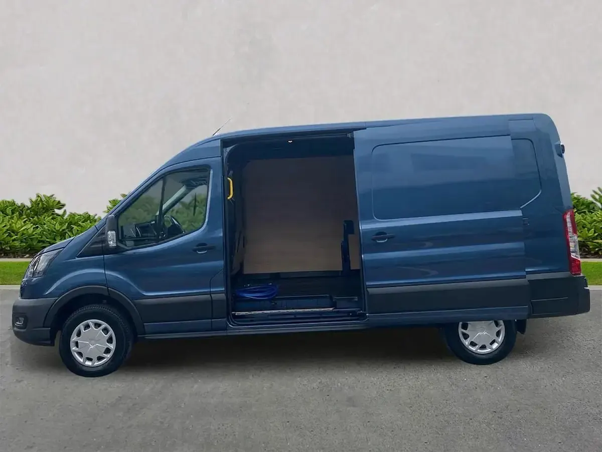 Used Ford E-Transit Trend 135 kW (184 HP) 2023 Blue Van
