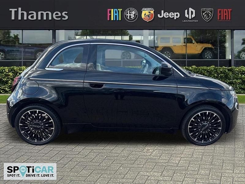 Black Used 2022 Fiat 500e La Prima | £14,495 (Fair price) - Image 1/3