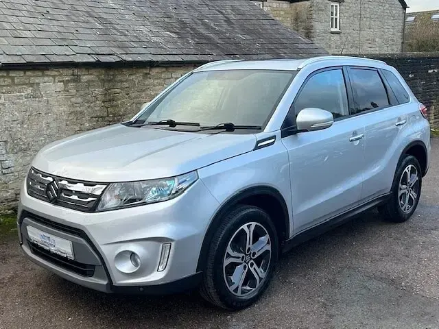 Used Suzuki Vitara SZ5 120 HP (88 kW) 2017 Silver Hatchback