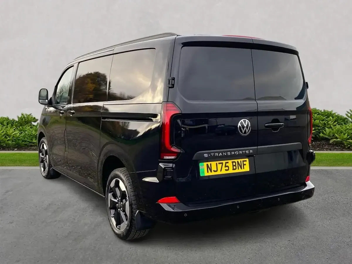 Ny VW Transporter Pro 100 kW (136 HK) 2025 Svart Van