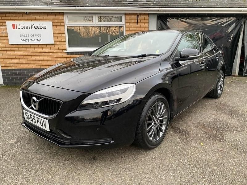 Black Used 2019 Volvo V40 Momentum Hatchback | £8,999 (Fair price) - Image 1/4