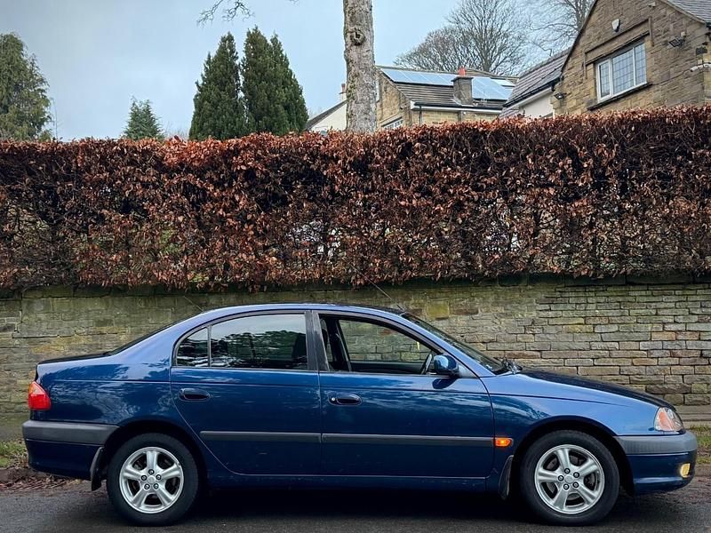 Used Toyota Avensis 110 HP (80 kW) 2002 Blue Sedan