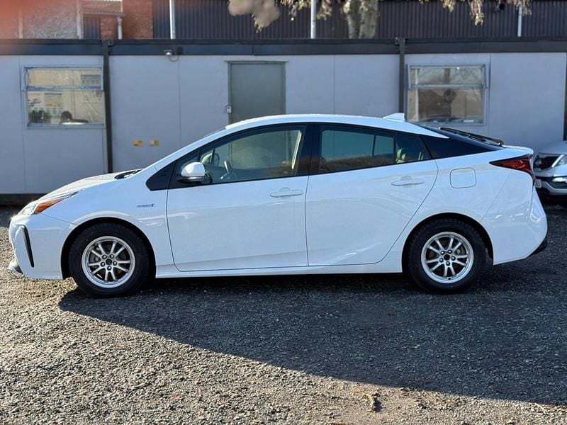 Used Toyota Prius 2025 White Hatchback