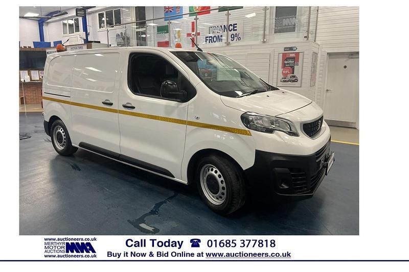 White Used 2021 Peugeot Expert Van | £8,320 (Good price) - Image 1/4