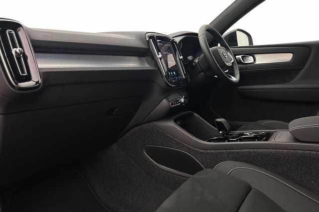 New Volvo XC40 Plus 161 HP (118 kW) 2026 White SUV