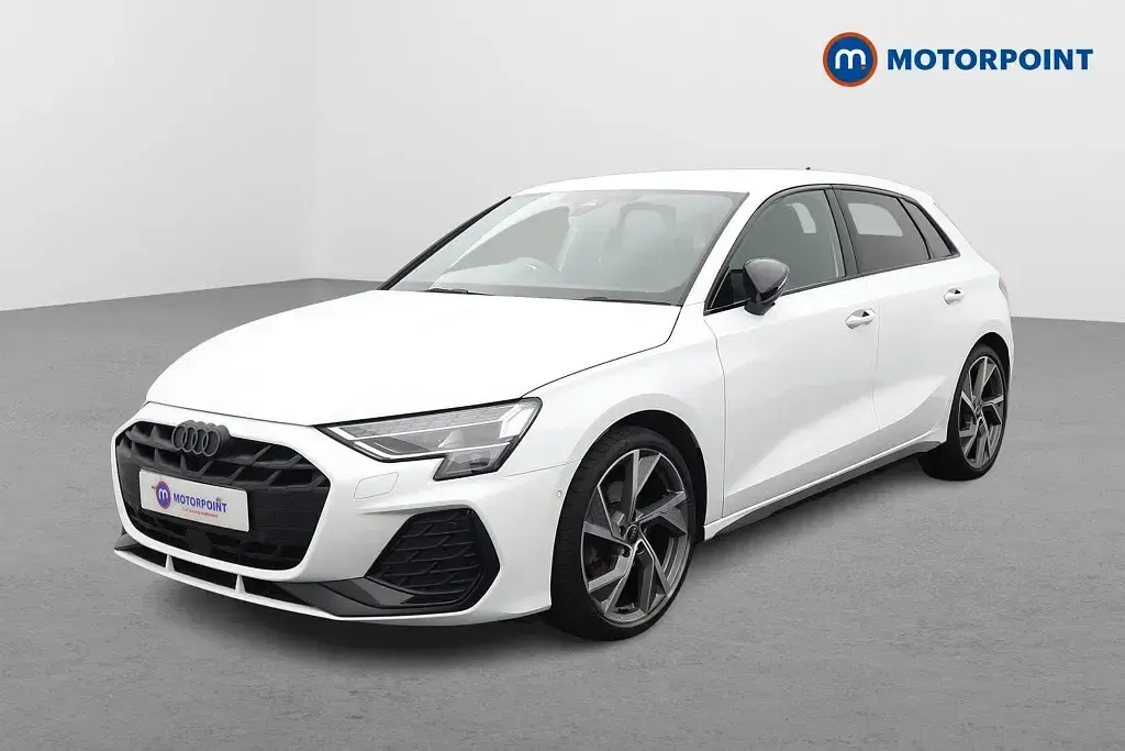 Begagnad Audi A3 Black Edition 2024 Vit Halvkombi
