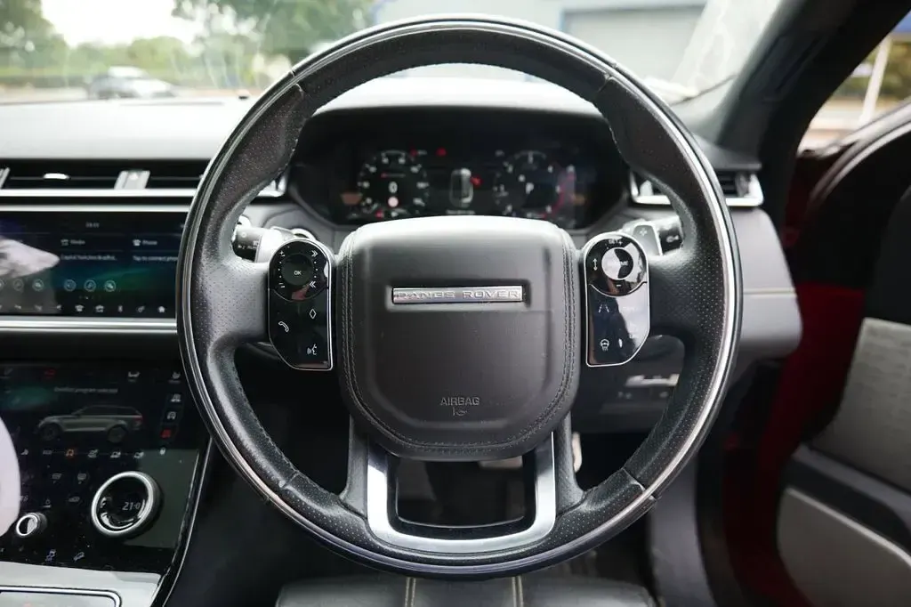 Used Land Rover Range Rover Velar HSE Dynamic 240 HP (176 kW) 2019 Red SUV