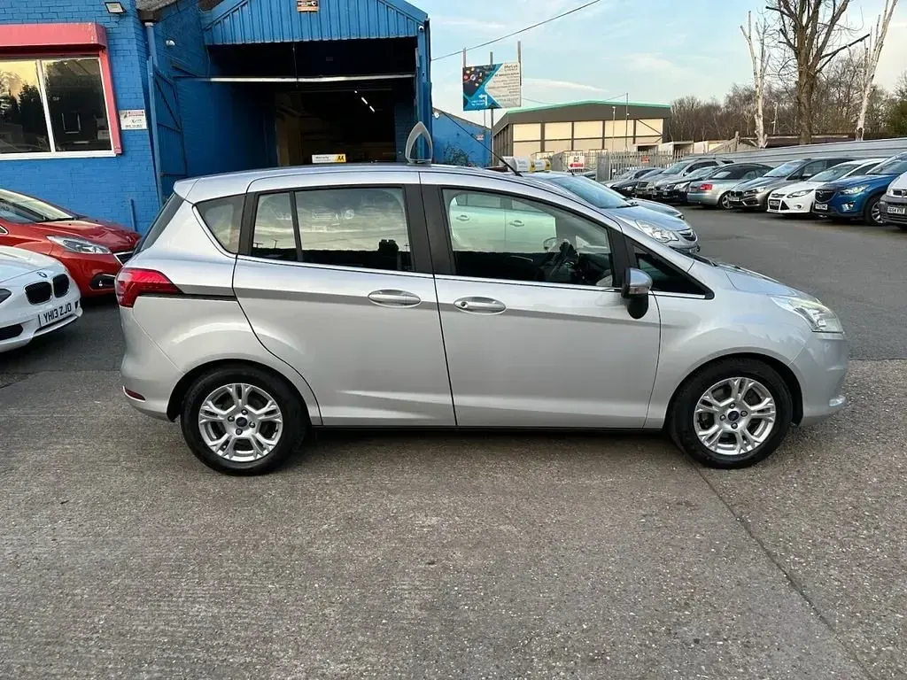 Używany Ford B-MAX Zetec 90 KM (66 kW) 2014 Srebrny Minivan