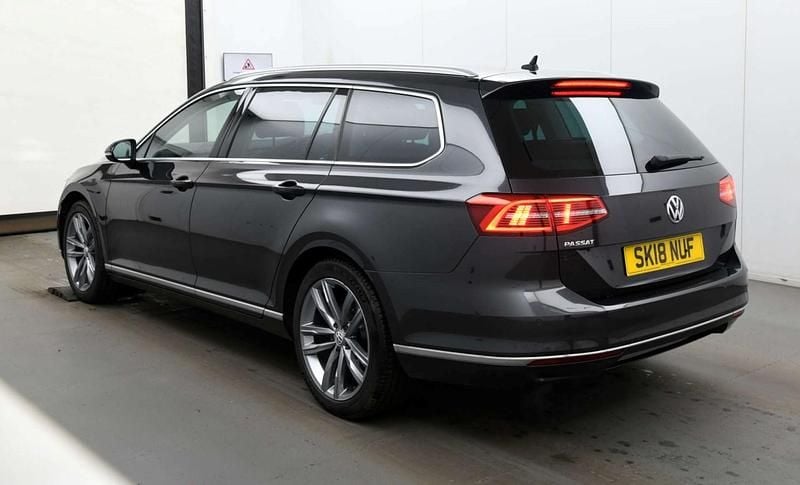 Usado VW Passat GT 150 HP (110 kW) 2018 Cinzento Carrinha