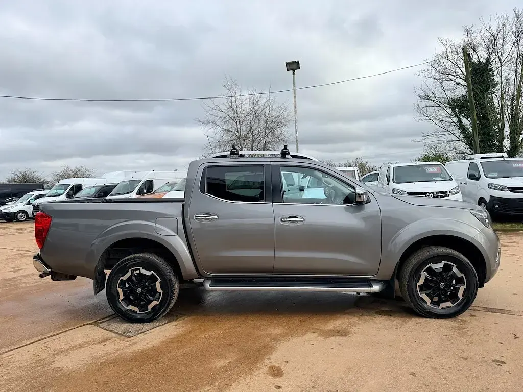 Begagnad Nissan Navara Tekna 190 HK (139 kW) 2019 Grå Pickup