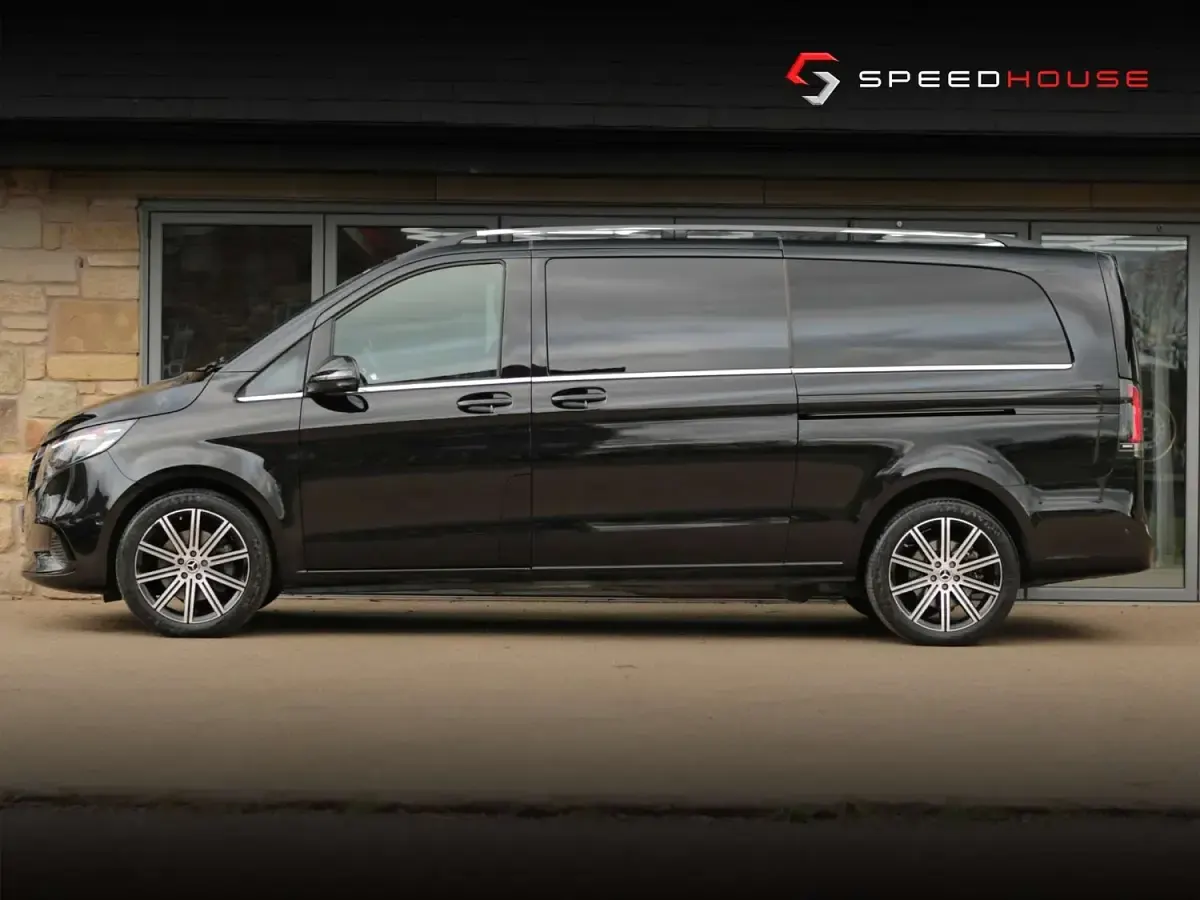 Usado Mercedes V300 Premium 2025 Preto Monovolume