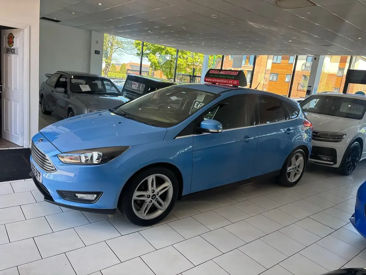 Used Ford Focus Zetec 120 HP (88 kW) 2016 Blue Hatchback