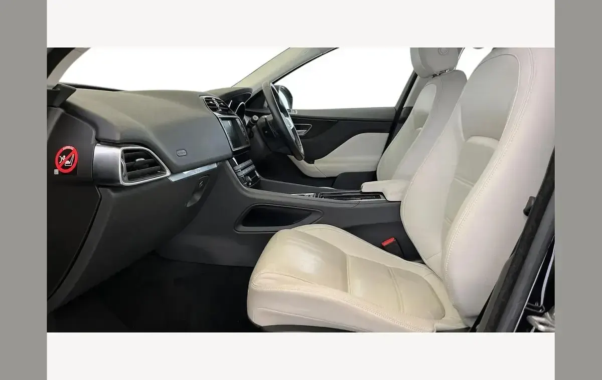 Używany Jaguar F-Pace Prestige 180 KM (132 kW) 2017 Czarny SUV