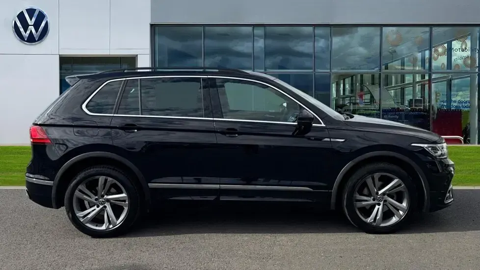 Used VW Tiguan R-line Edition 150 HP (110 kW) 2023 Deep black SUV