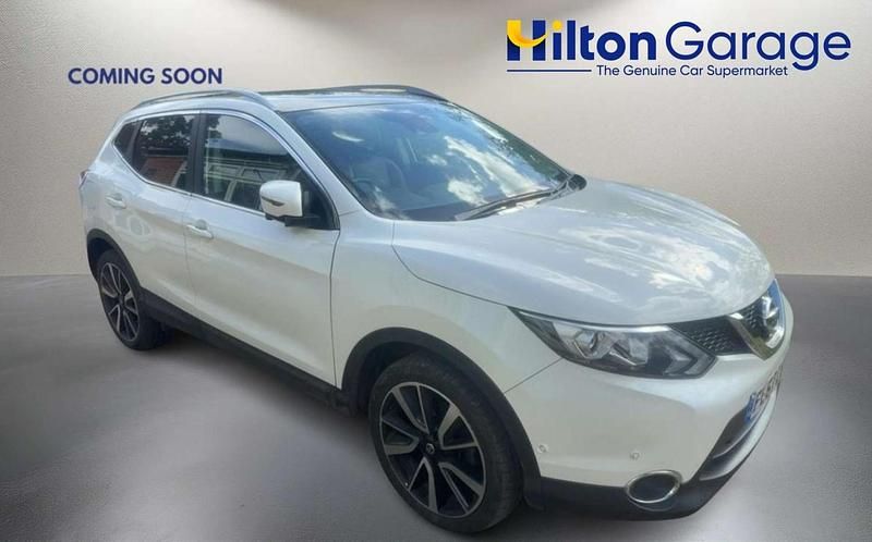 Used Nissan Qashqai Tekna 2017 White SUV