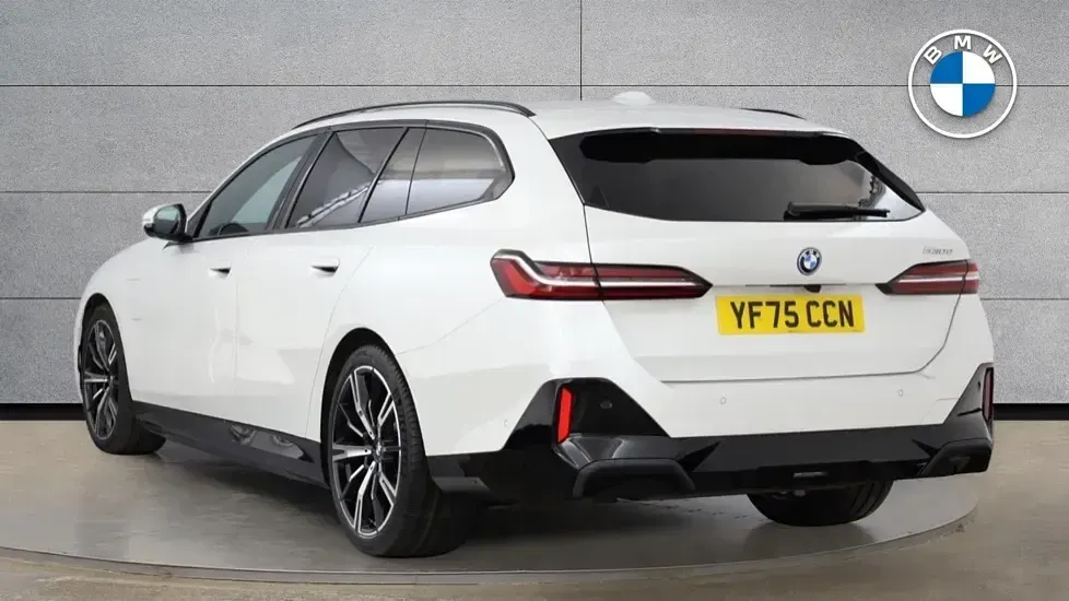 Used BMW 530e M Sport 295 HP (216 kW) 2025 White Estate
