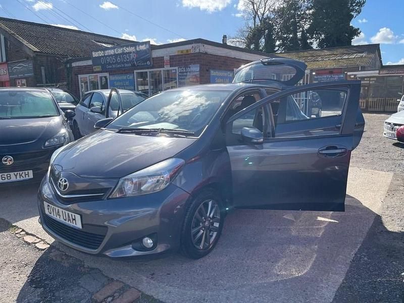 Begagnad Toyota Yaris Plus 99 HK (72 kW) 2014 Grå Halvkombi