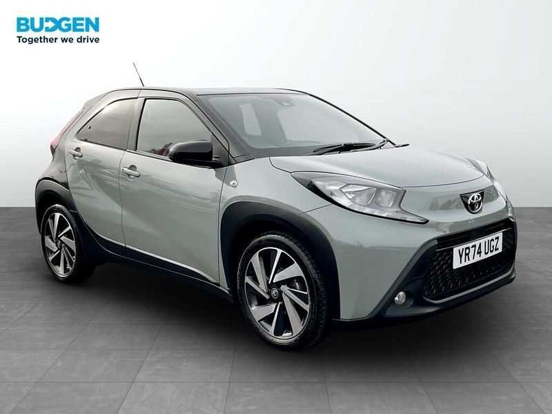 Used Toyota Aygo X 72 HP (52 kW) 2024 Green SUV