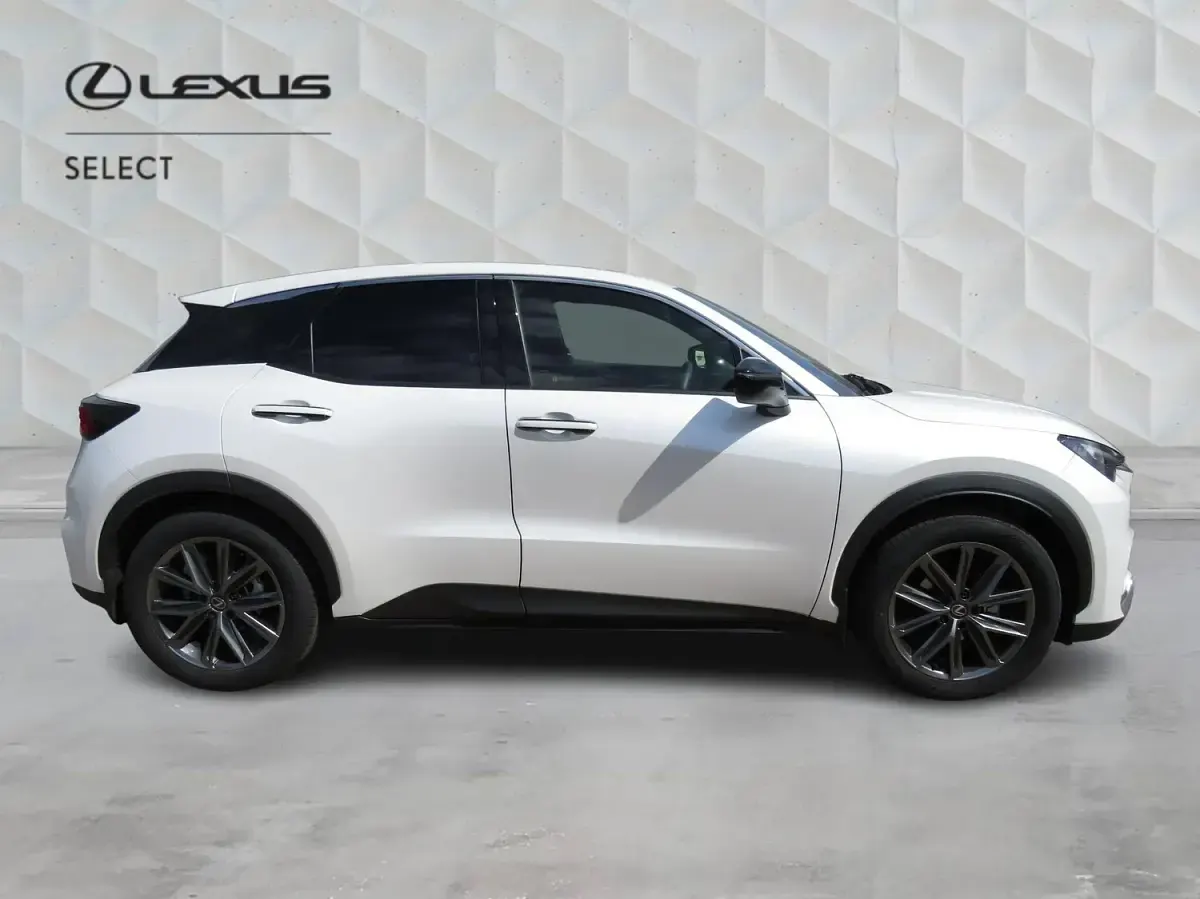 Used Lexus LBX 136 HP (100 kW) 2026 White SUV