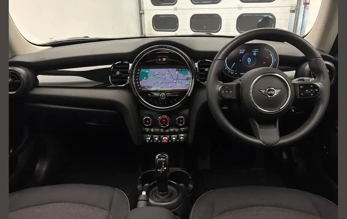Used Mini Cooper Classic 134 HP (98 kW) 2023 Blue Hatchback