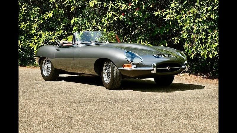 Used Jaguar E-Type 269 HP (197 kW) 1965 Grey Cabriolet