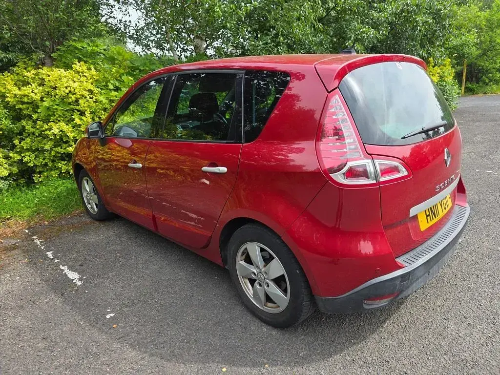 Used Renault Scénic III Dynamique 110 HP (80 kW) 2011 Red MPV
