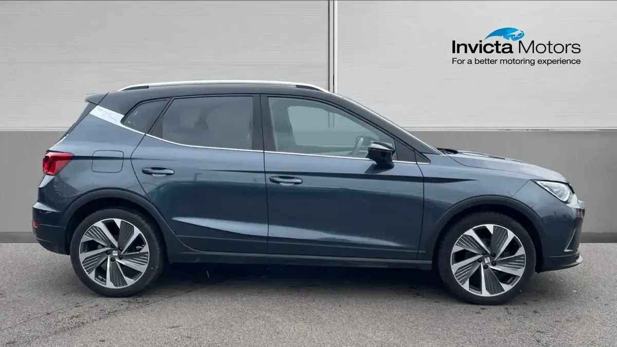 Używany Seat Arona FR 110 KM (80 kW) 2023 Szary SUV