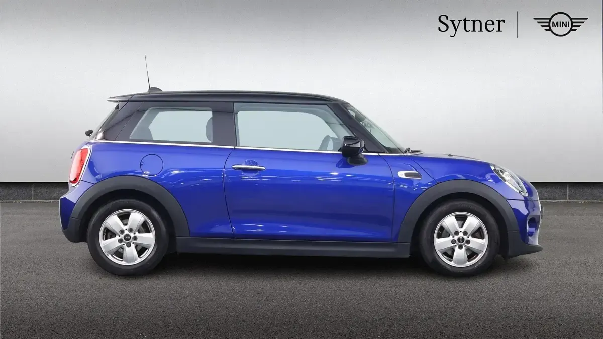 Used Mini Cooper Classic 134 HP (98 kW) 2020 Blue Hatchback