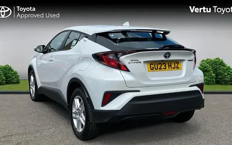 Used Toyota C-HR 122 HP (89 kW) 2023 White SUV