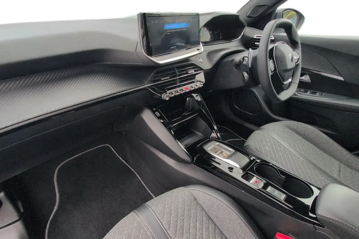 Used Peugeot 2008 Allure 131 HP (96 kW) 2025 White SUV