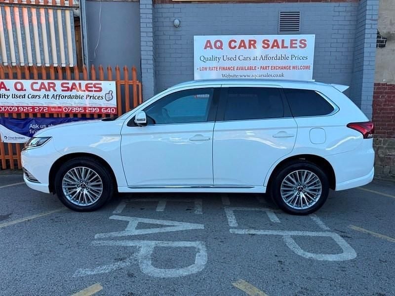 Begagnad Mitsubishi Outlander P-HEV 2019 Vit Kombi