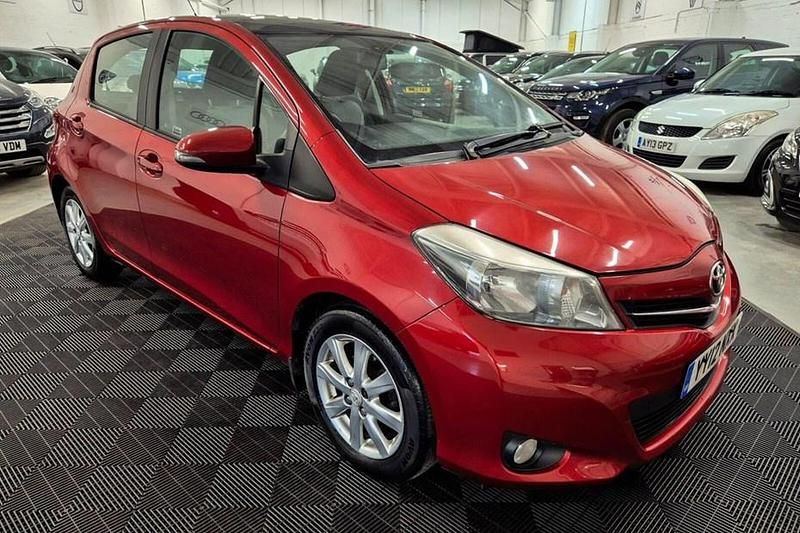 Used Toyota Yaris 101 HP (74 kW) 2012 Red Hatchback