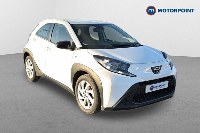 Used Toyota Aygo X PURE 72 HP (52 kW) 2023 White SUV
